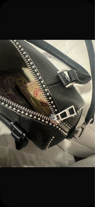 Bolso Negro con Tachuelas