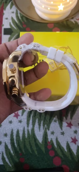 Reloj Invicta Oro y Verde