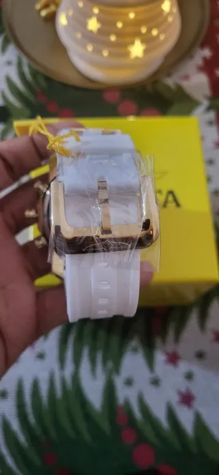 Reloj Invicta Oro y Verde