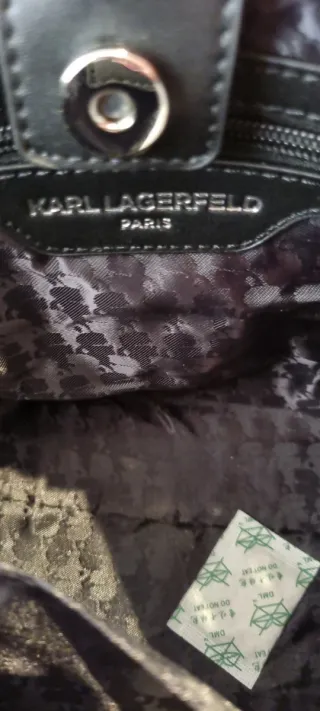 Bolso Karl Lagerfeld.  MEDI.: 28cm lar. x 18cm alt