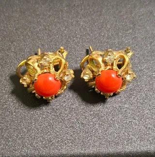 Pendientes antiguos coral y dorado