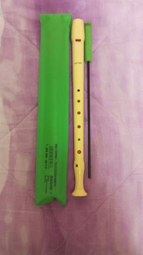 Flauta dulce amarilla con funda y limpiador