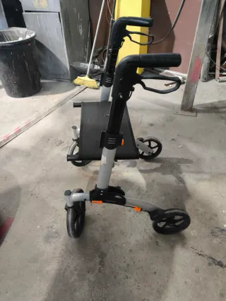 Andador Silla Plegable con Frenos