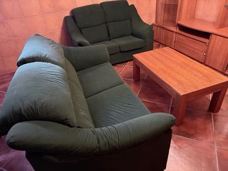 Salón completo: Sofá, mesa y sillas