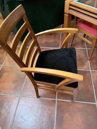 Salón completo: Sofá, mesa y sillas