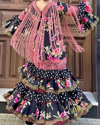 Traje Flamenca Negro CON FLECOS T4042 PRECIOSO
