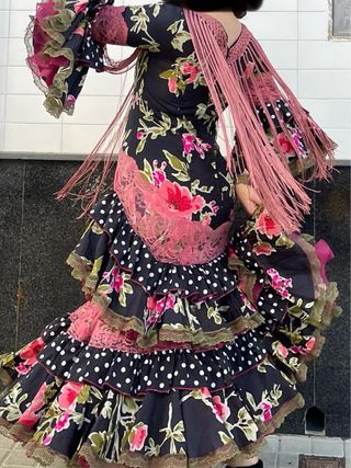 Traje Flamenca Negro CON FLECOS T4042 PRECIOSO