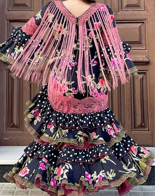 Traje Flamenca Negro CON FLECOS T4042 PRECIOSO