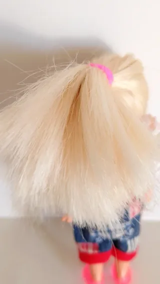 Muñeca Shelly Jelly y Accesorios Baño