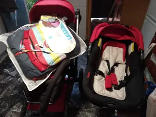 Cochecito de bebé rojo y negro