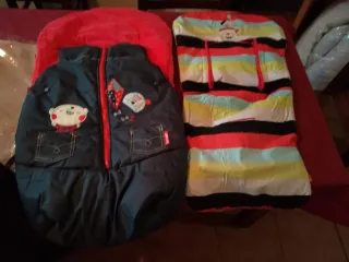 Cochecito de bebé rojo y negro