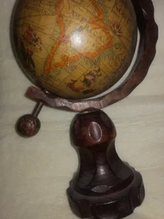 Globo terráqueo rústico madera antiguo