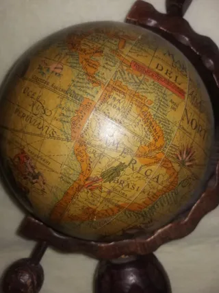 Globo terráqueo rústico madera antiguo