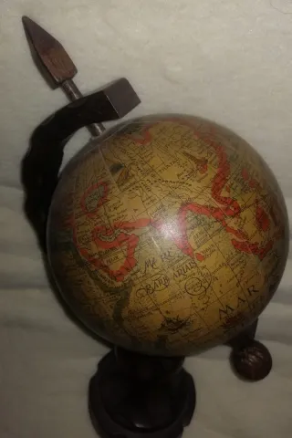 Globo terráqueo rústico madera antiguo