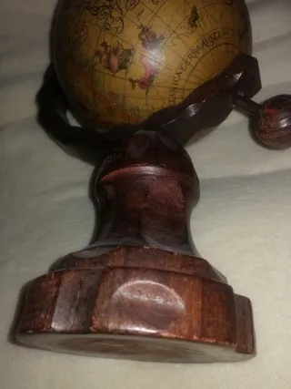Globo terráqueo rústico madera antiguo