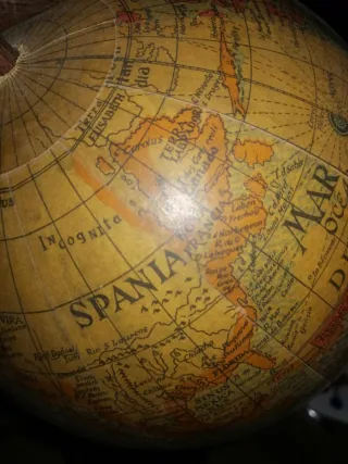 Globo terráqueo rústico madera antiguo