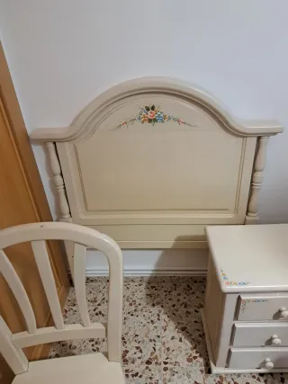 Escritorio infantil con cajones y silla