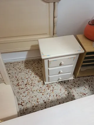 Escritorio infantil con cajones y silla