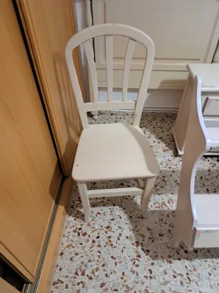 Escritorio infantil con cajones y silla