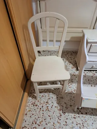 Escritorio infantil con cajones y silla