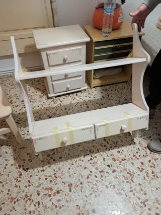 Escritorio infantil con cajones y silla