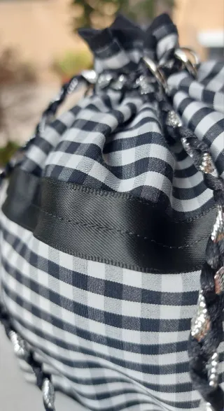 Bolso neceser cuadros blanco y negro. Sin estrenar