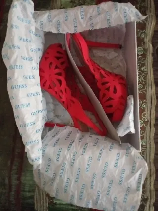 Scarpe tacco Guess scamosciate rosse