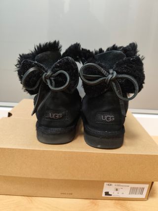 Botas UGG Negras Talla 37 con Lazo