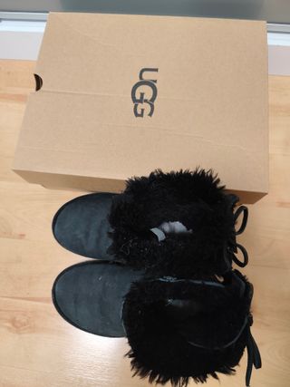 Botas UGG Negras Talla 37 con Lazo