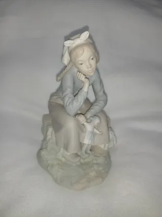 Figura Lladró Niña con Muñeca