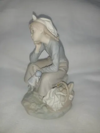 Figura Lladró Niña con Muñeca
