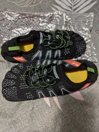 Zapatillas niño negras y naranjas