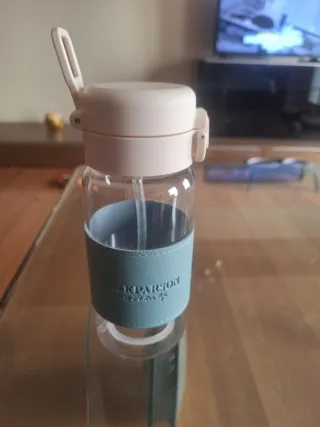 Vaso de vidrio con funda