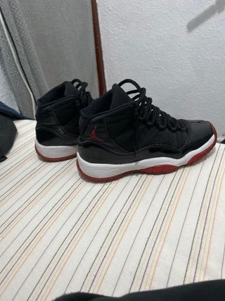 Zapatillas Jordan 11 Negras y Rojas