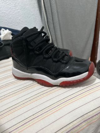 Zapatillas Jordan 11 Negras y Rojas
