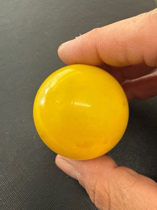 Huevo de zurcir amarillo