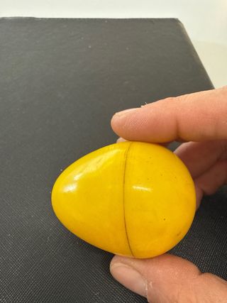 Huevo de zurcir amarillo