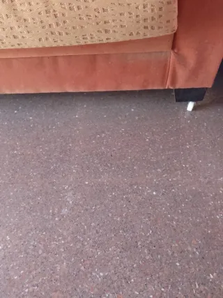 Sofá 3 plazas tela beige y rojo