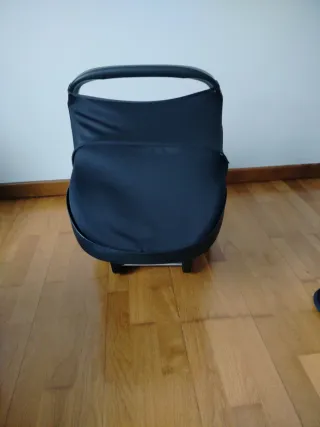 Carrito de bebé negro