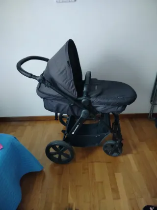 Carrito de bebé negro