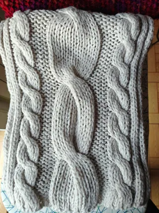 Bufanda de lana trenzada blanca