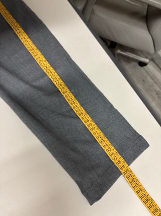 Pantalón de pinzas Zara gris