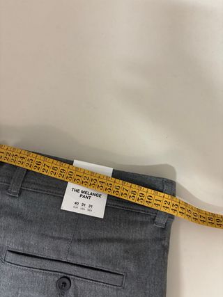 Pantalón de pinzas Zara gris