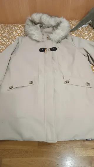 Parka mujer forrada peluche acolchada beige