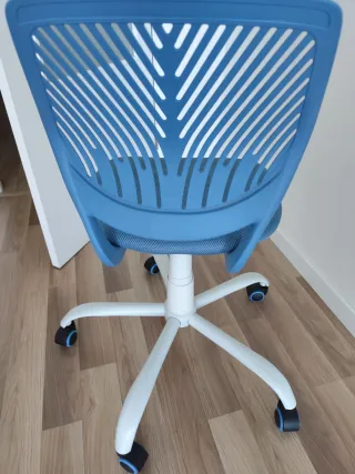 Silla de escritorio infantil azul con ruedas