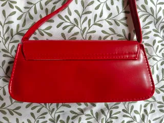 Bolso de mano rojo para invitada