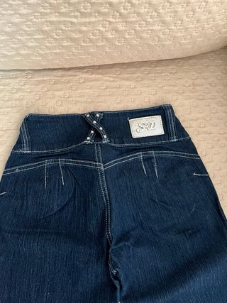 Pantalón Push Up Azul con Pedrería