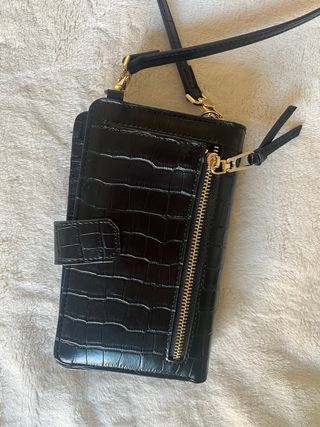 Bolso bandolera negro Mango efecto piel