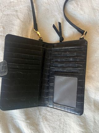 Bolso bandolera negro Mango efecto piel