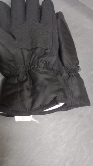 Guantes Nordica Negro Invierno calienta bastante.